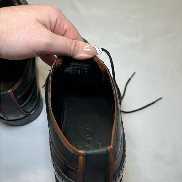 ALDO LACE UP LEATHER WINGTIP OXFORD BLACK/ BROWN. GREAT CONDITION. SIZE 8 - Picture 5 of 5